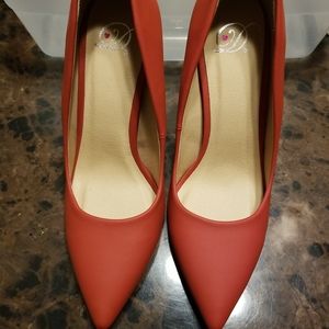 Size 7 burnt orange pumps